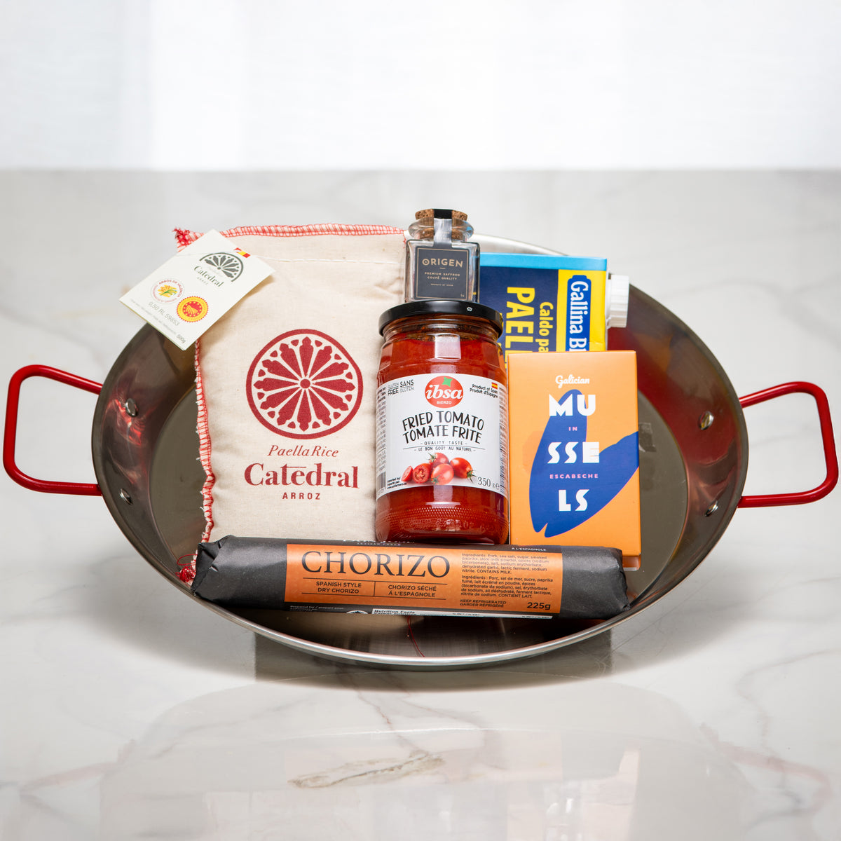 Pan de Paella gift in a steel paella pan with chorizo, paprika, saffron and Spanish pantry items