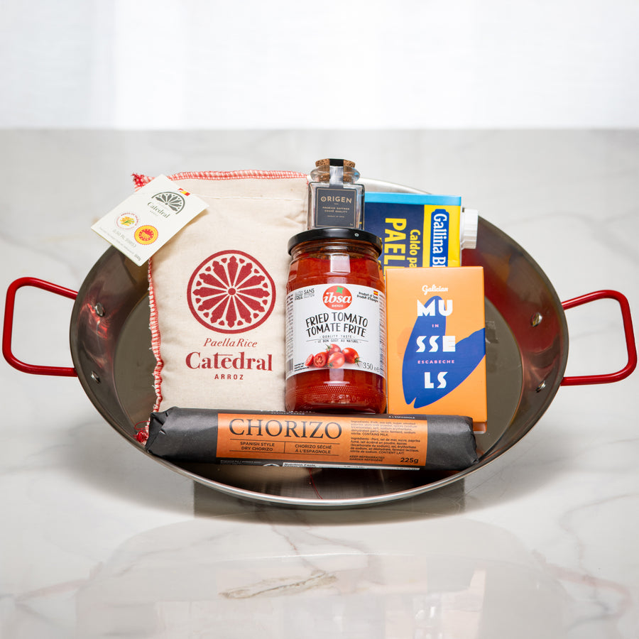 Pan de Paella gift in a steel paella pan with chorizo, paprika, saffron and Spanish pantry items