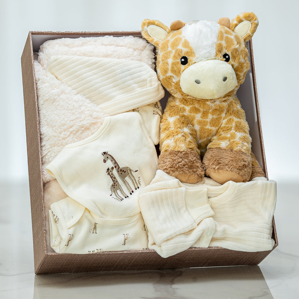 Safari Snuggle baby gift box with a cream blanket, a knitted set and a plush giraffe